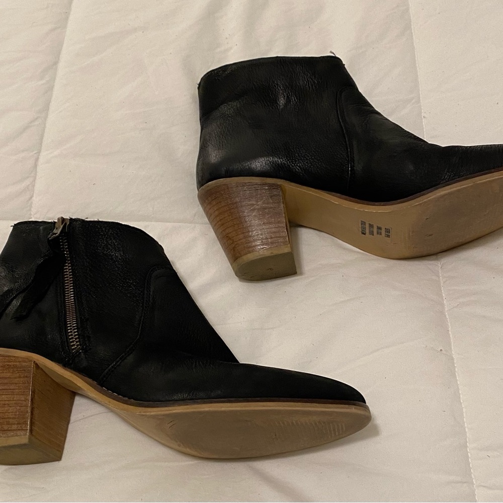 Urban Outfitters black short boots size 9